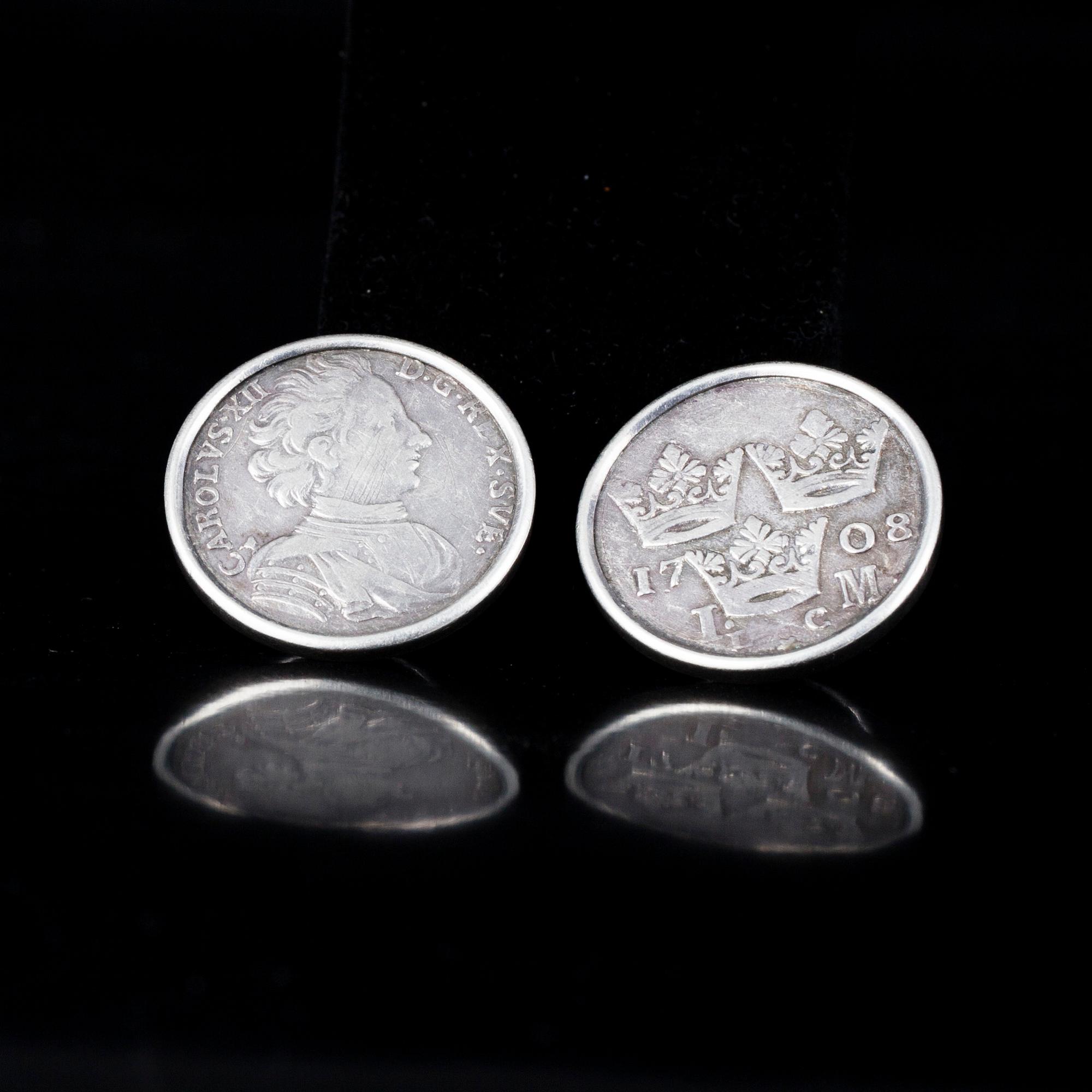 MANSCHETTKNAPPAR, silver, Sveriges kronor/mynt 1708.