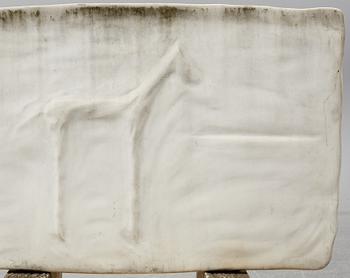 Marc Rizell, marmorskulptur på järnstativ, signerad.