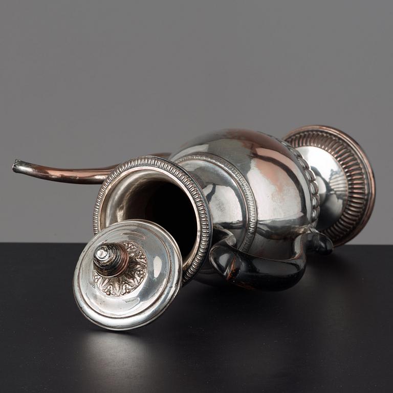 KAFFEKANNA, av Jacob Lenholm (mästare i Stockholm 1827-40), senempire, 1830-tal.