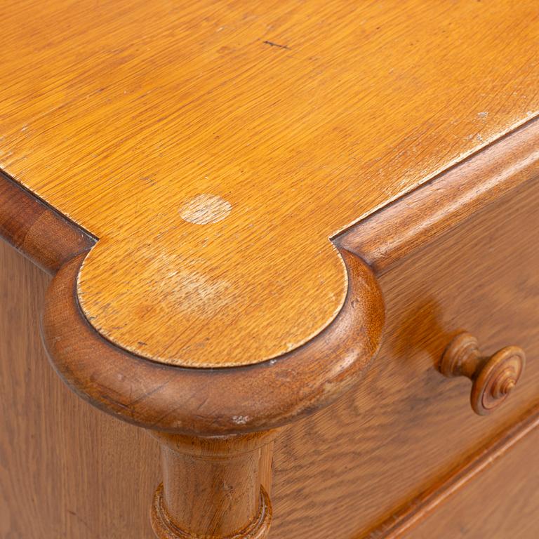 A chest of drawers, late 20th Century.