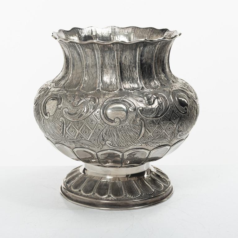 Vase / outer casing, silver, Rococo style, 20th century.