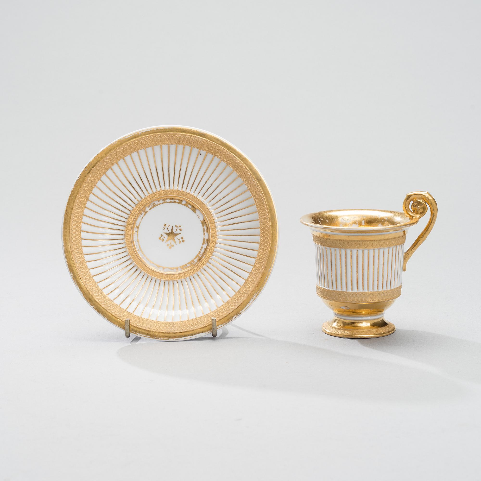 KUPPI, posliini, mahdollisesti Venäjä, empire, 1800-luvun alku.