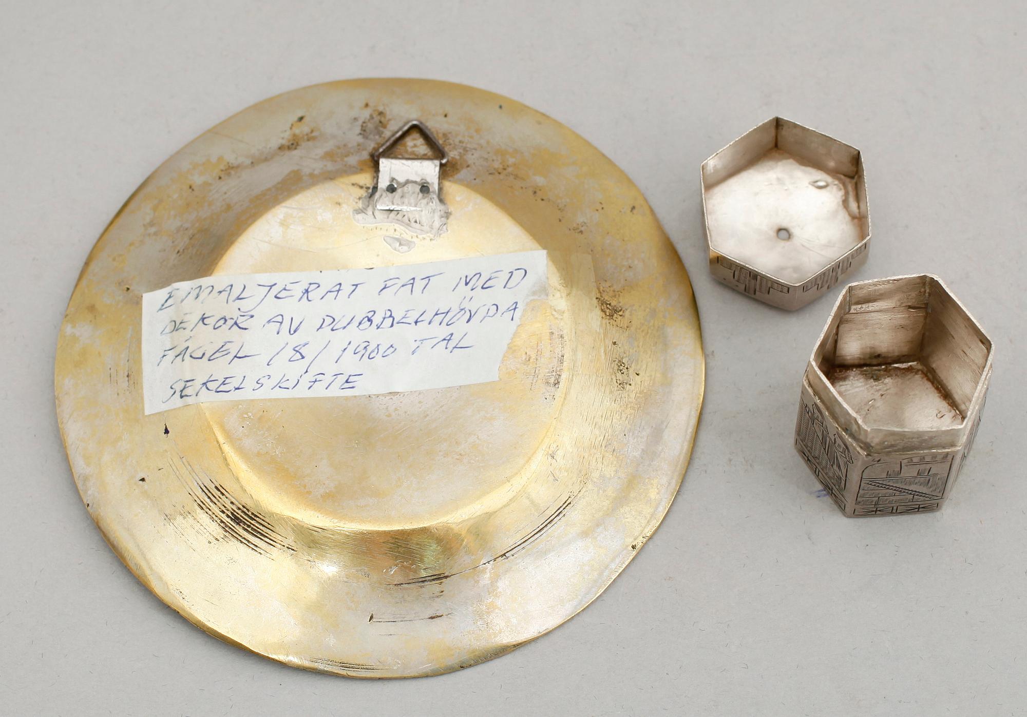 SALTKAR, silver, Ryssland samt EMALJFAT, 1900-talets första hälft.