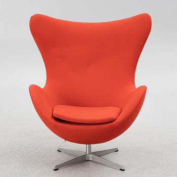 Arne Jacobsen, armchair, "The Egg", Fritz Hansen, Denmark, dated 2000.