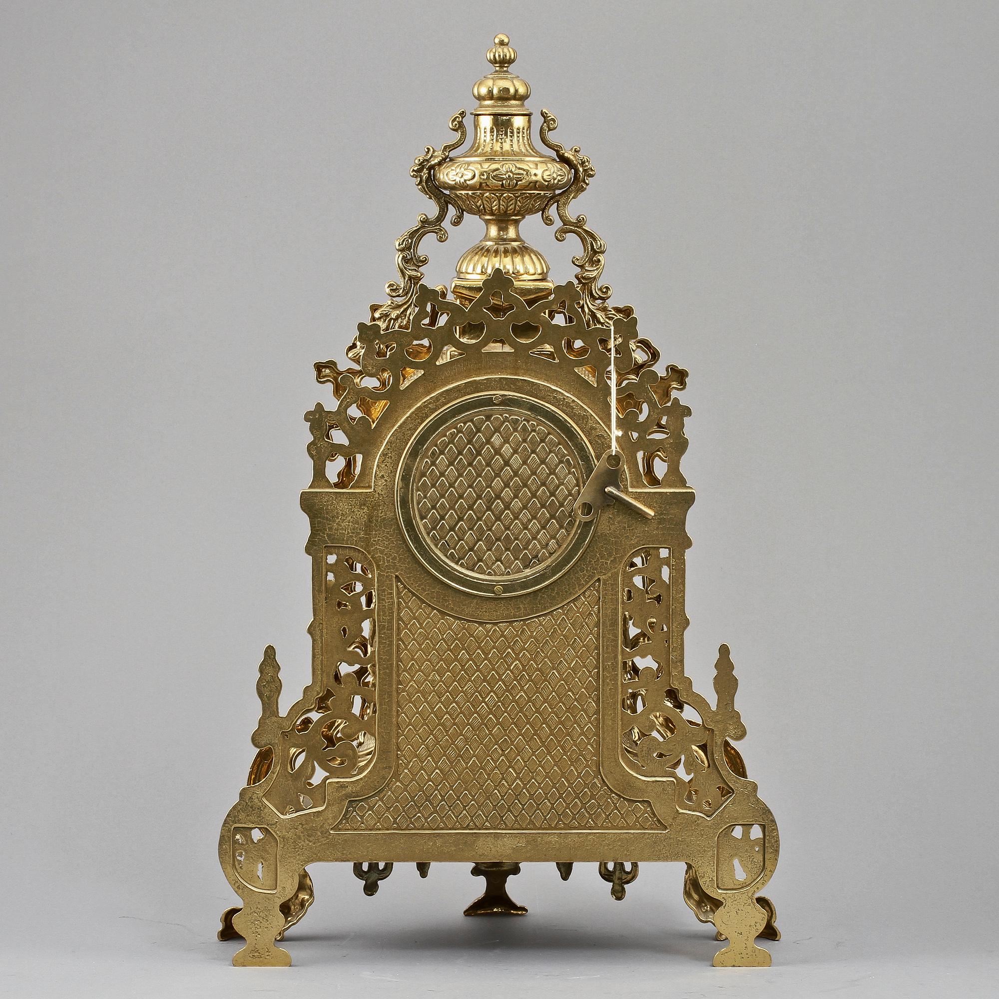 GARNITYR, 3 delar, gulmetall, Louis XVI-stil, 1900/2000-tal.