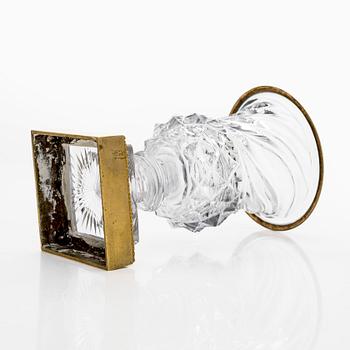 Maljakko, kullattu messinki, hiottu lasi, 1800-luvun puoliväli.