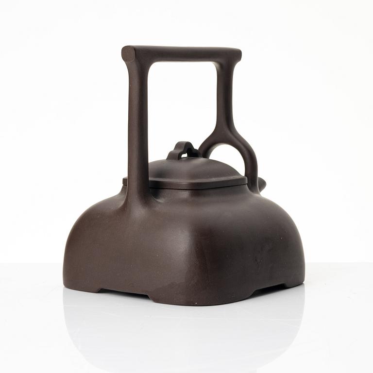 Wang Hongfen, A nrown yixing teapot, 1980s.