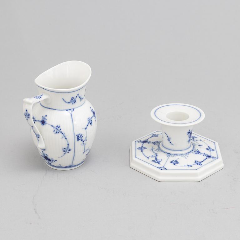 A 31-piece 'Musselmalet' porcelain coffee service, Royal Copenhagen, Denmark.