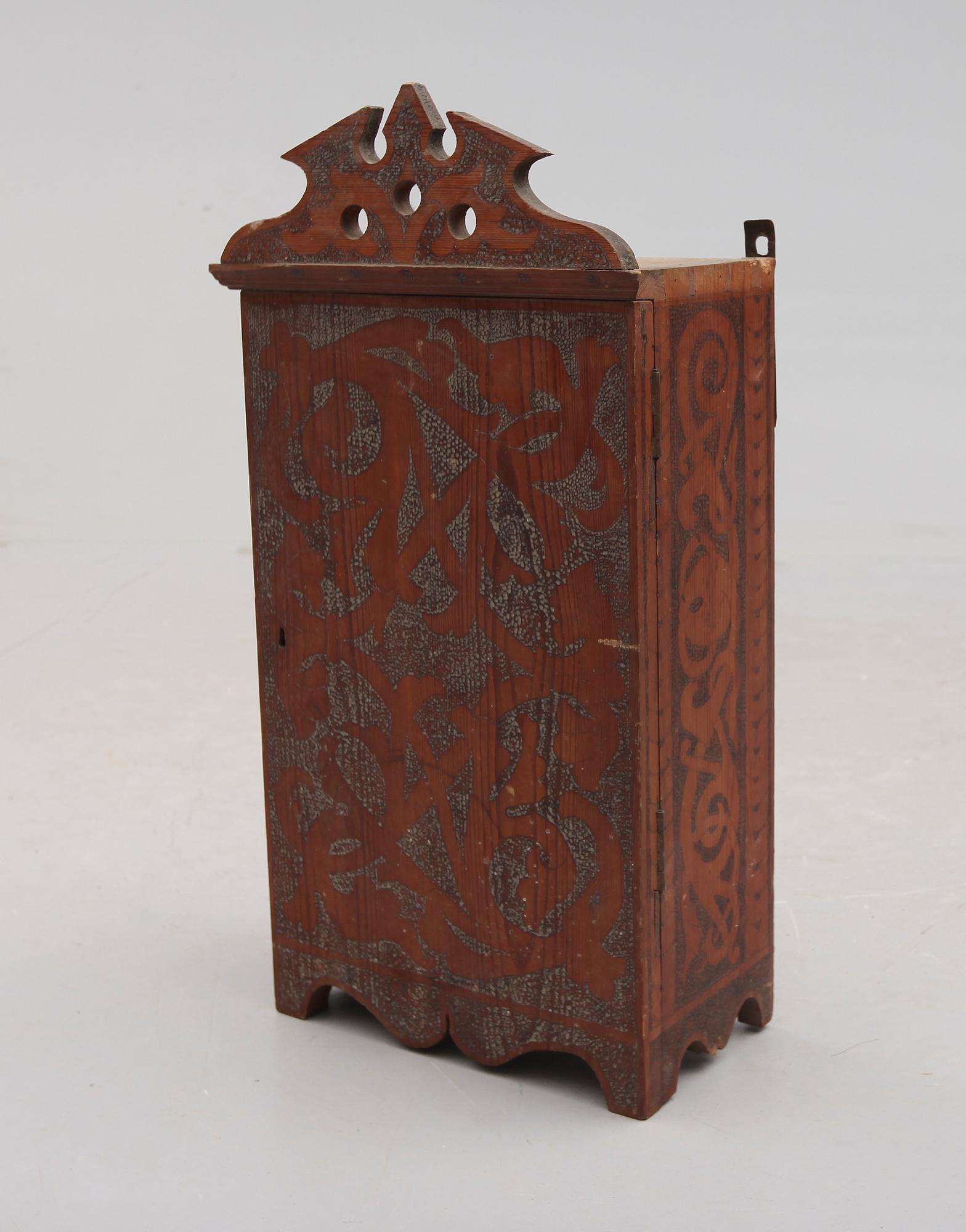 HÄNGSKÅP, sekelskiftet 1900.