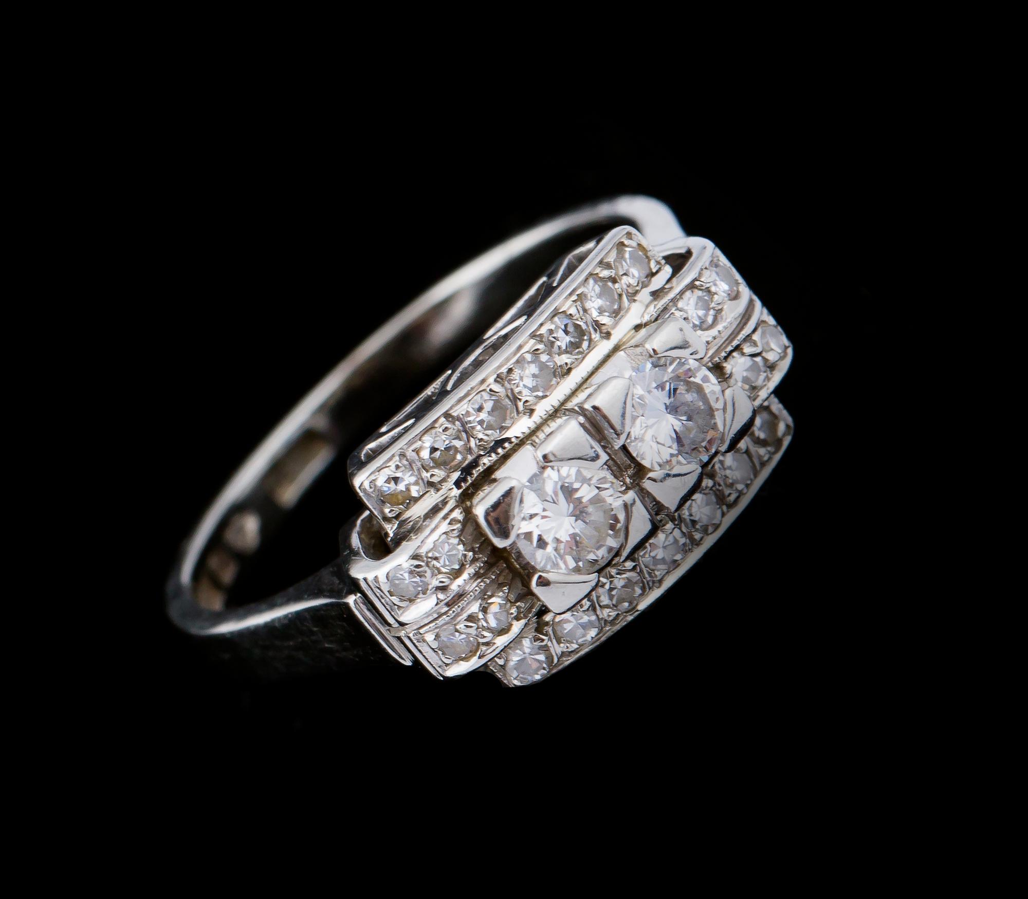 RING, 18 k vitguld, art déco, diamanter, enl gravyr ca 0.53 ct. G. Dahlgren, Malmö. Vikt ca 5 g.