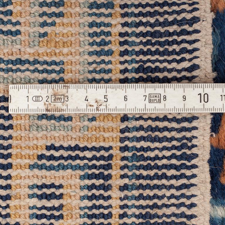 A RUG, antique/semi-antique Ningxia, ca 152,5 x 84 cm.