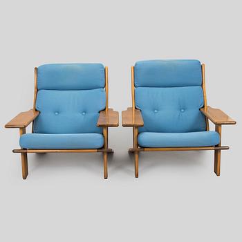 Esko Pajamies, Fåtöljer, ett par "Pele" och soffbord tillverkare Lepofinn 1970-tal.