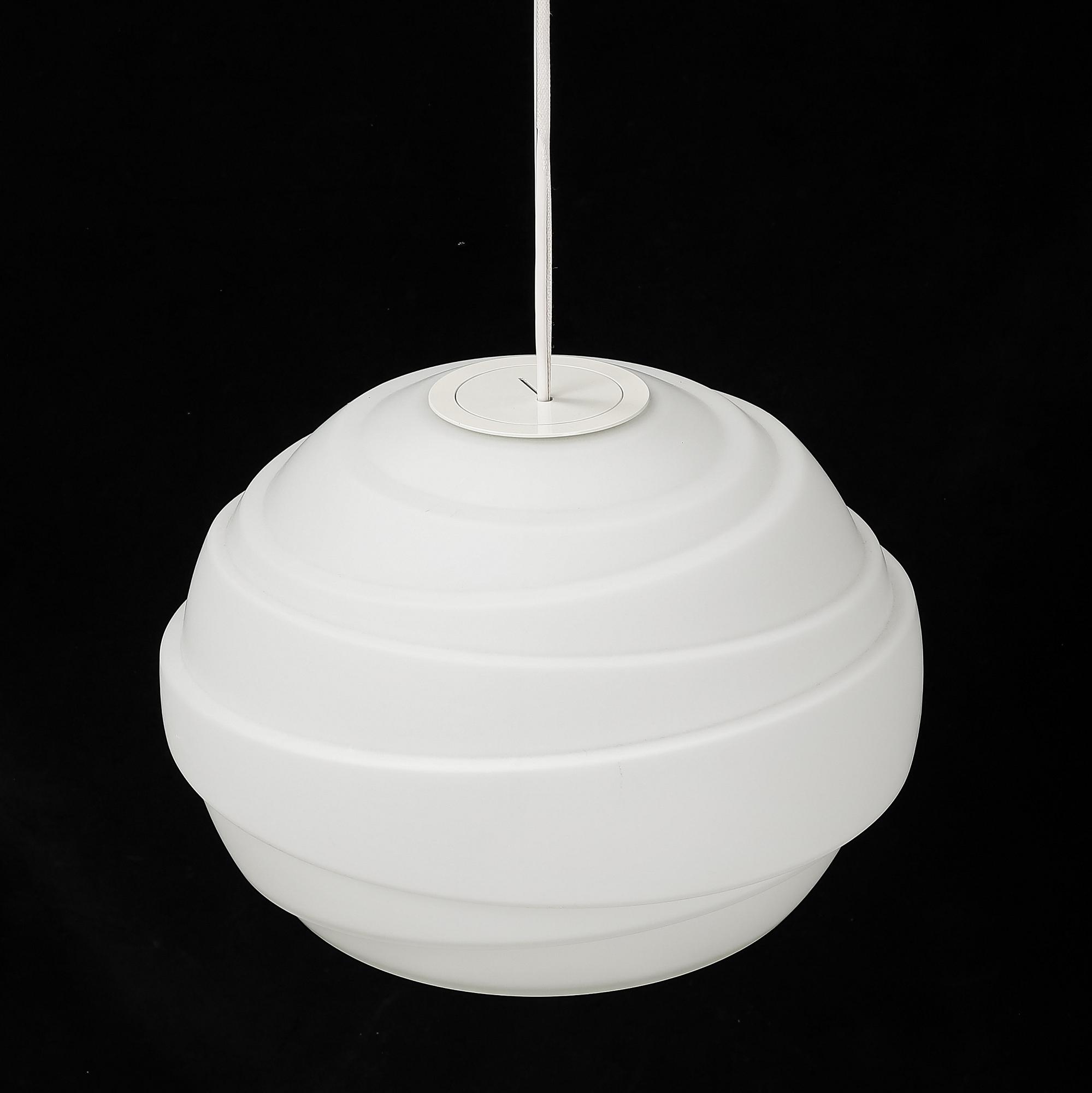 Atomheart, a 'Lightyears' ceiling lamp.