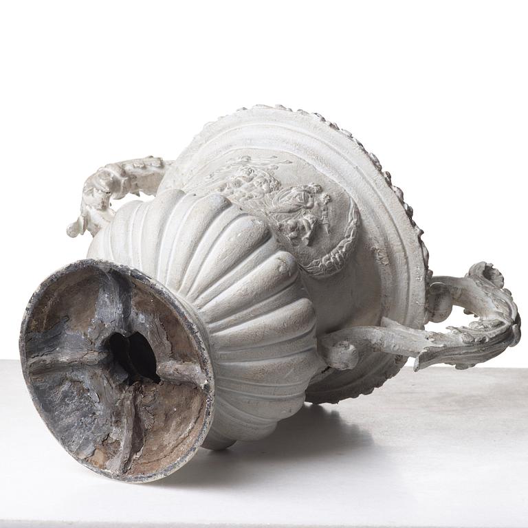 A Swedish Baroque urn, ca 1700.