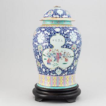 A large famille rose jar with cover, China, circa 1900.