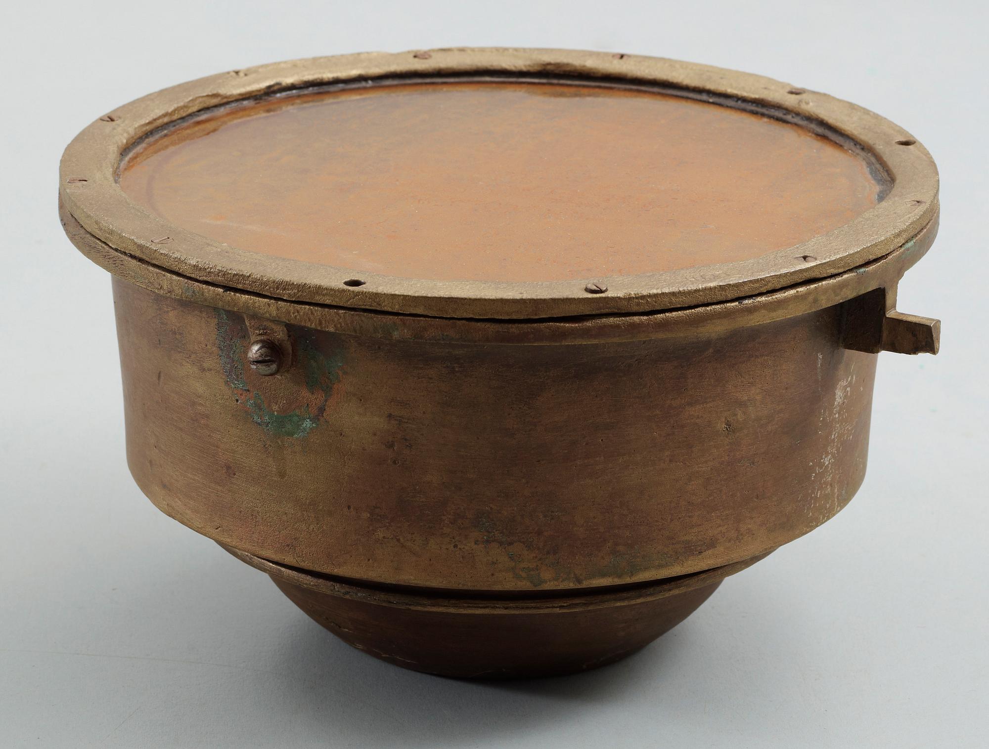 NAKTERHUS SAMT FARTYGSKLOCKA, mässing resp brons, 1930.