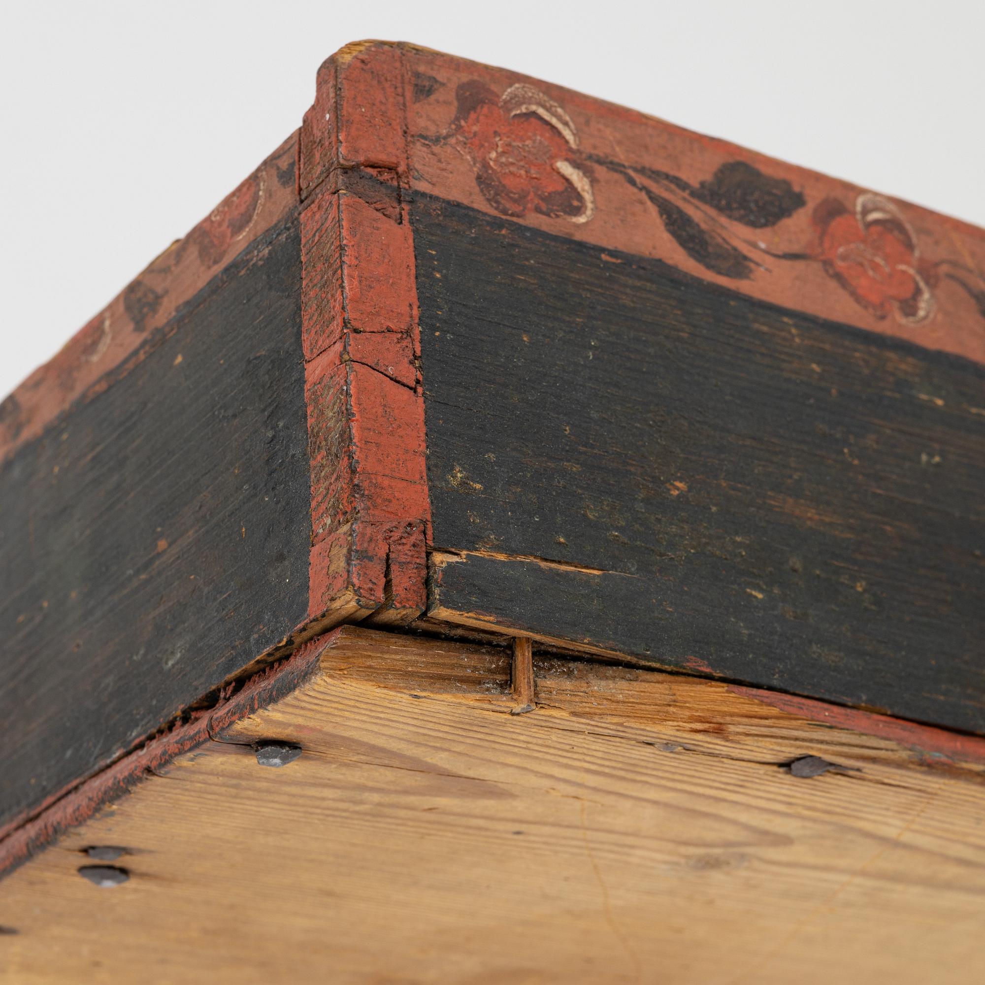 Ask med lock, s k timplåda, allmoge, 1800-talets andra hälft.