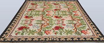 An older Bessarabian Kelim carpet, 286 x 200 cm.