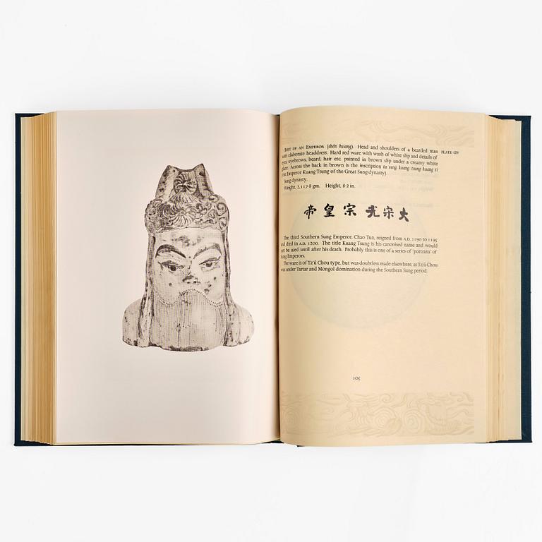 A catalogue of chinese pottery and porcelain in the Collection of Sir Percival David, by R.L. Hobson, 1934.