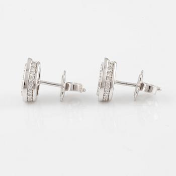 Drop-shaped earrings with brilliant-cut diamonds.