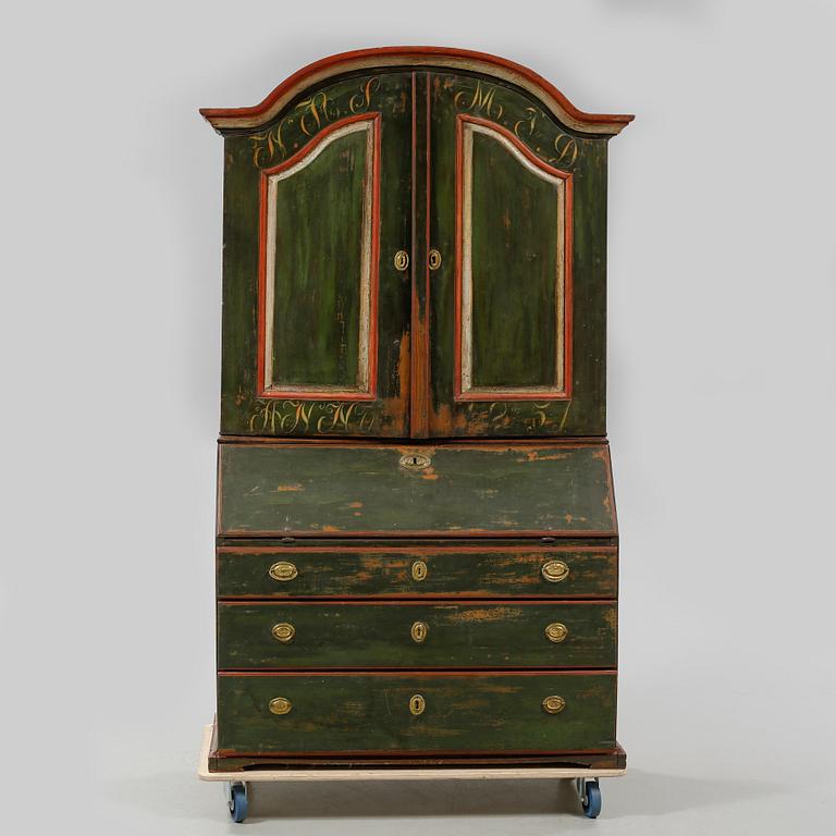 A cabinet from around year 1800.