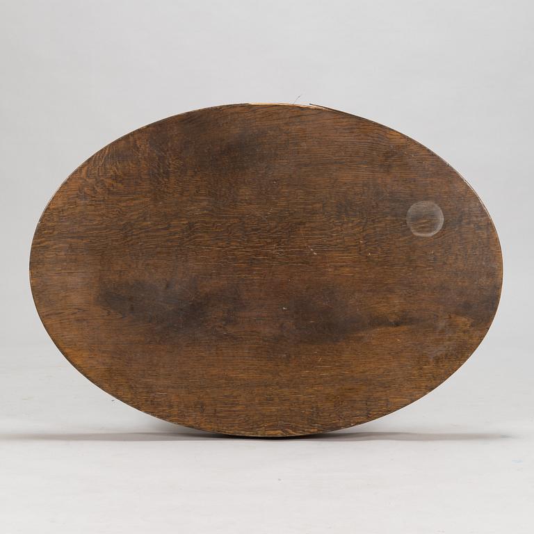 Eliel Saarinen, pöytä ja tuoleja, 4 kpl, Huonekaluliike Mikko Nupponen 1900-luvun alku.