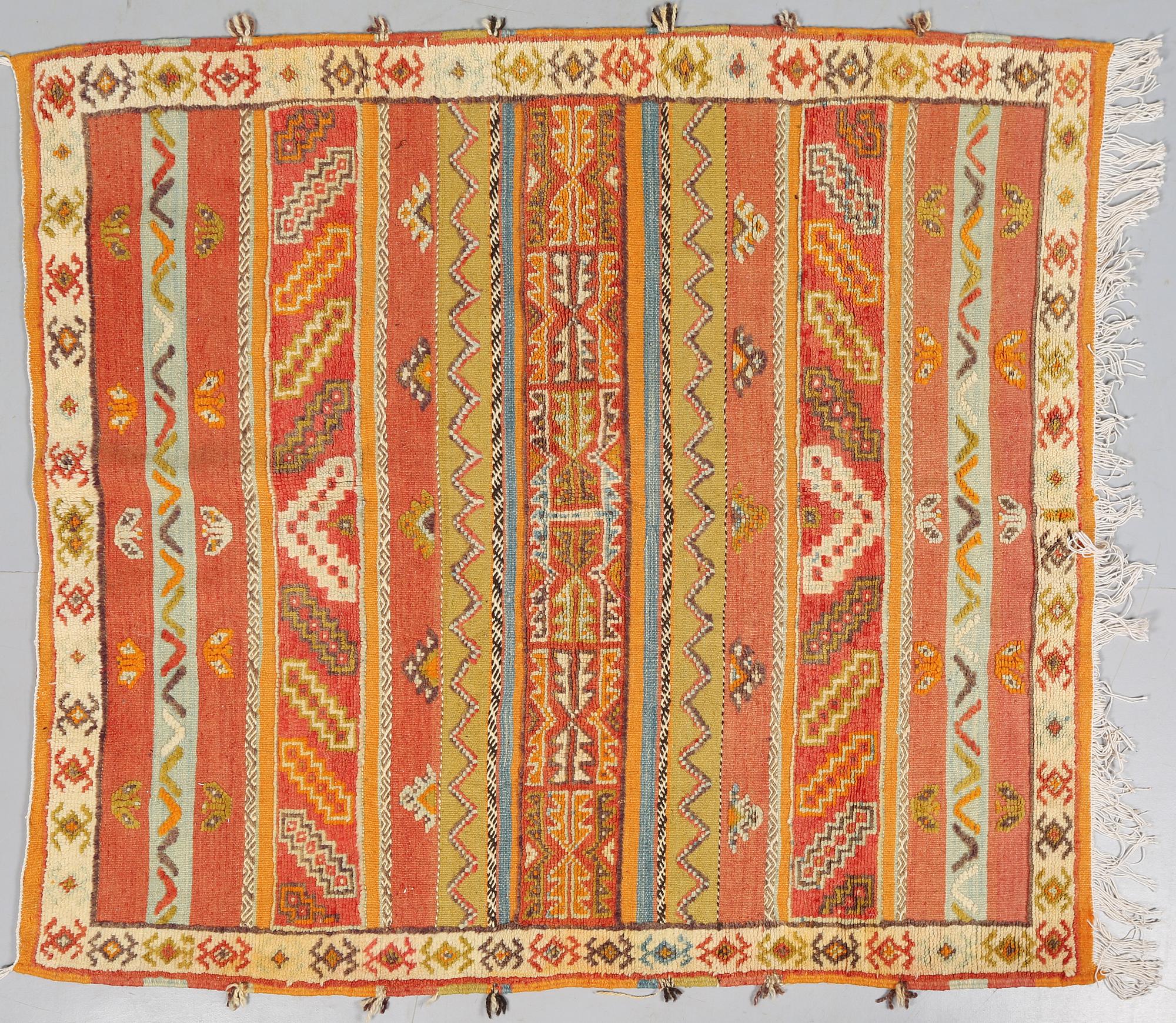 MATTA, troligen Marocko, modern tillverkning, 160 x 153 cm.