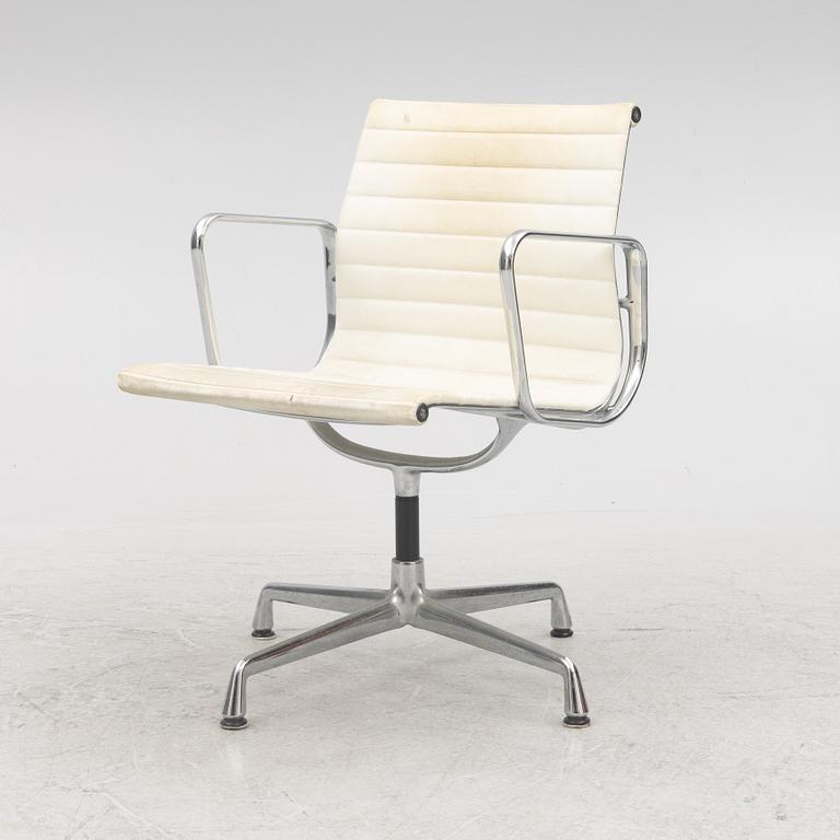 Charles & Ray Eames, an "EA 104 Swivel" chair, Vitra.