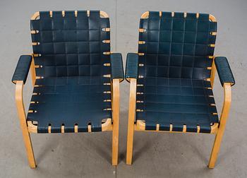 KARMSTOLAR, ett par. Alvar Aalto, modell E45.