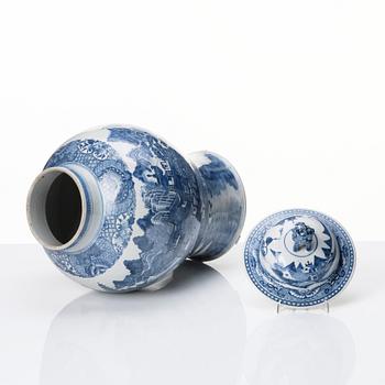 A matched pair of blue and white Chinese jars with covers, Qing dynasty, Qianlong (1736-95).