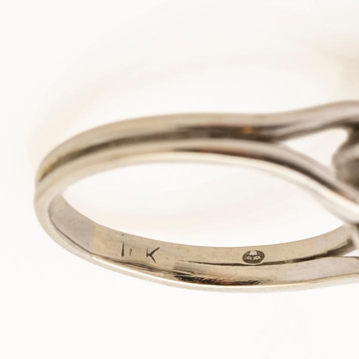 Ring, 18k,  med pärla och briljanter.