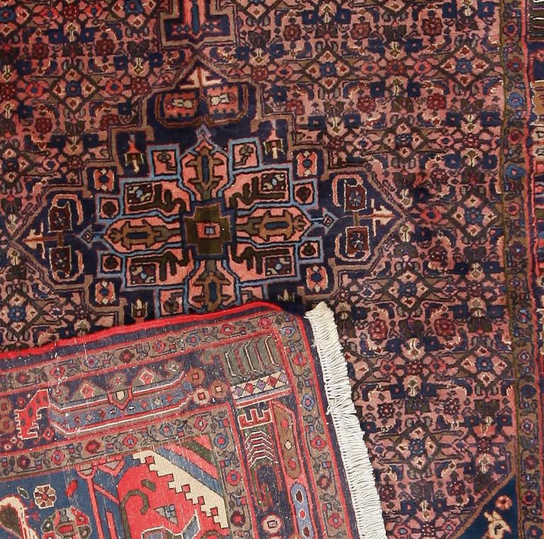 MATTA, orient. Ca 250 x 150 cm.