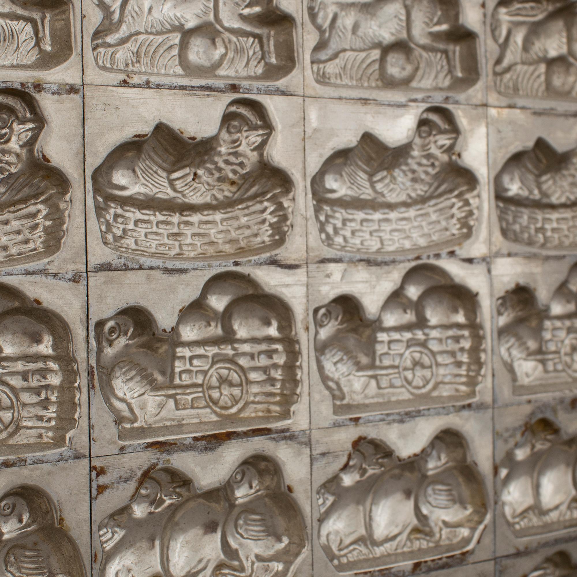 CHOKLADFORMAR, 2 stycken, 1900-talets första hälft.