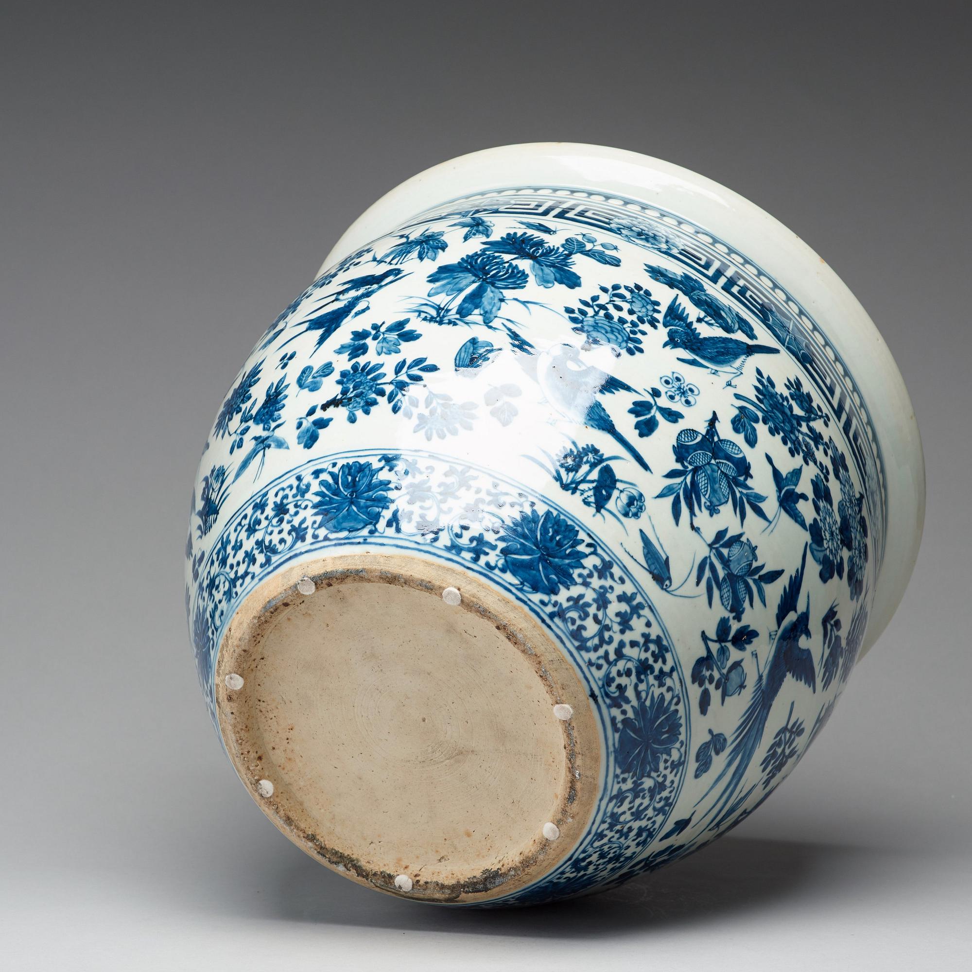 YTTERFODER, porslin. Sen Qingdynasti, 1800-tal.