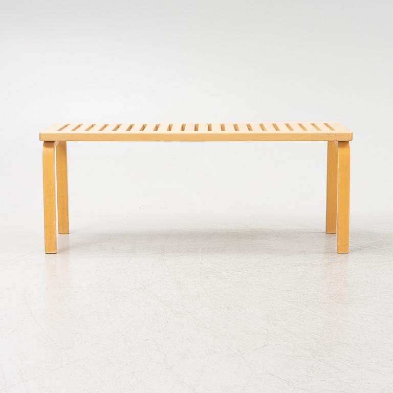 Alvar Aalto, bänk, modell 153, Artek. Finland.