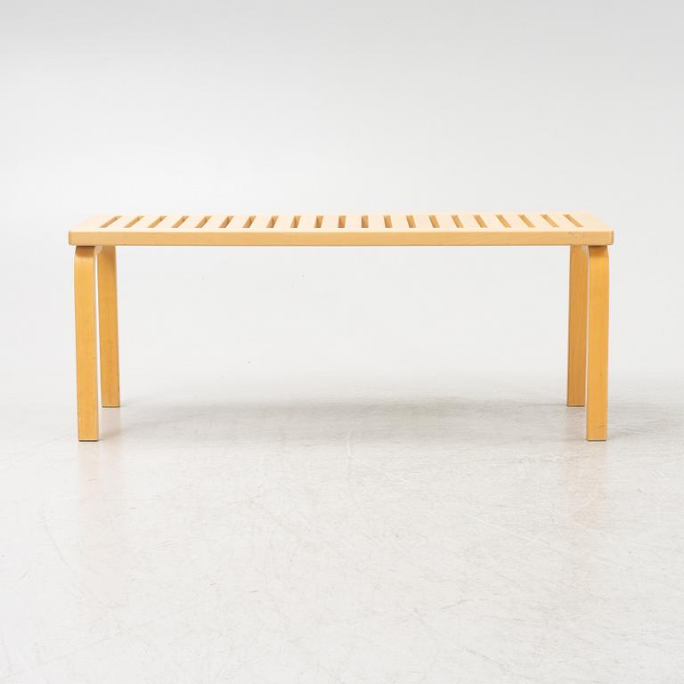 Alvar Aalto, bänk, modell 153, Artek. Finland.