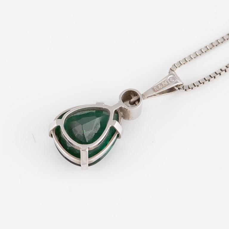 Pendant, 18K white gold with drop-shaped green tourmaline and brilliant-cut diamond, with 18K white gold chain.