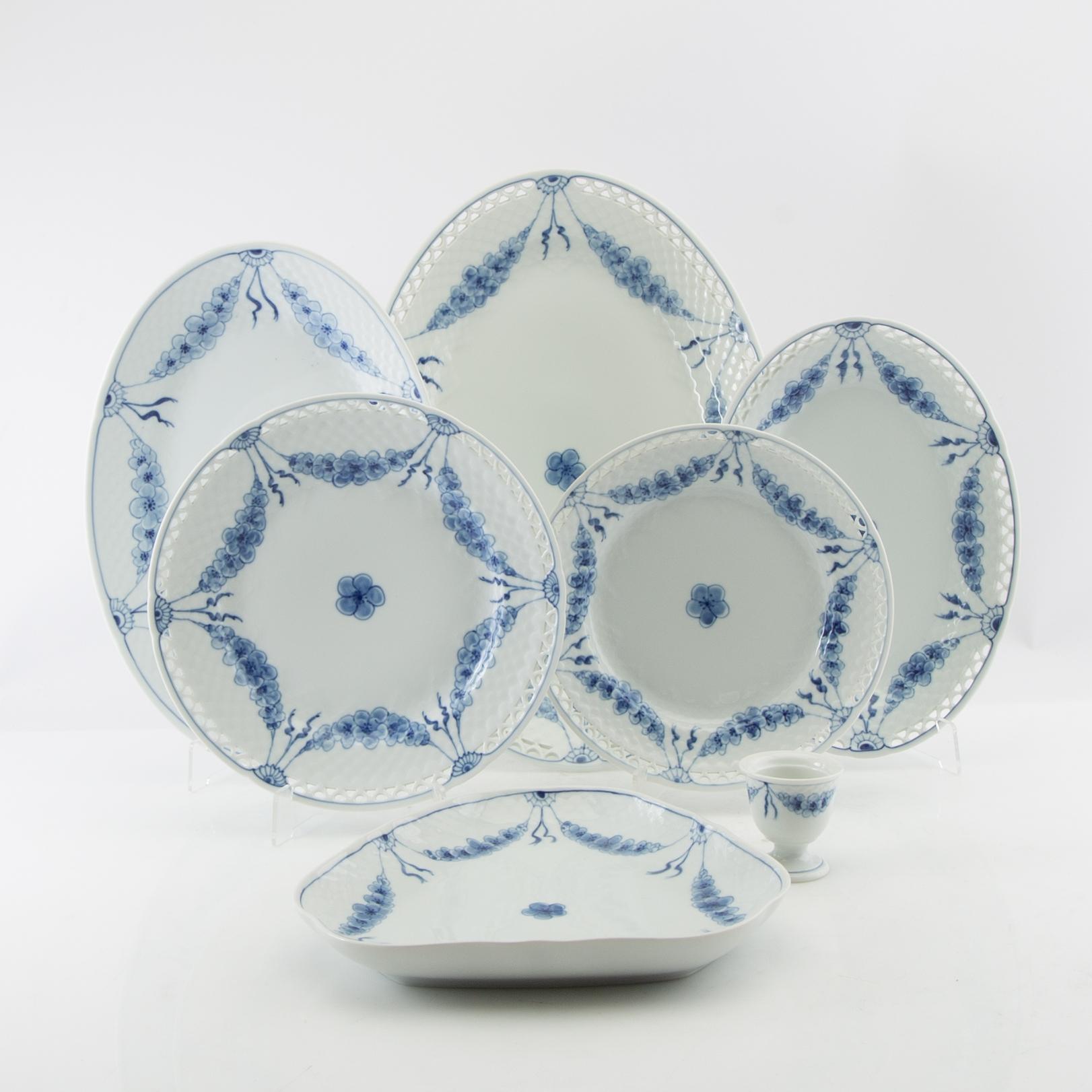 Harriet Bing, service, 30 pieces, "Empire", Bing & Grøndahl, Denmark.