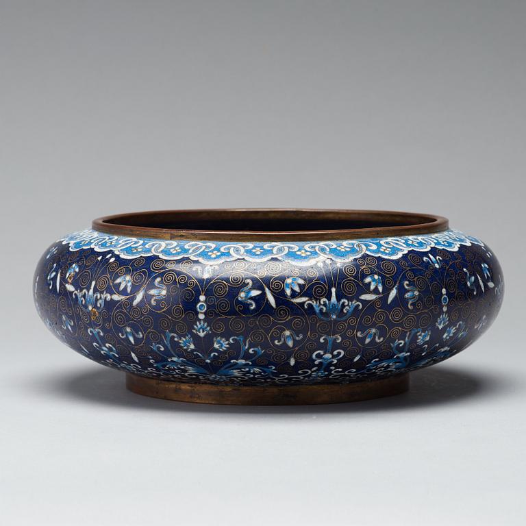 A large Chinese cloisonné censer, early 20th Century.