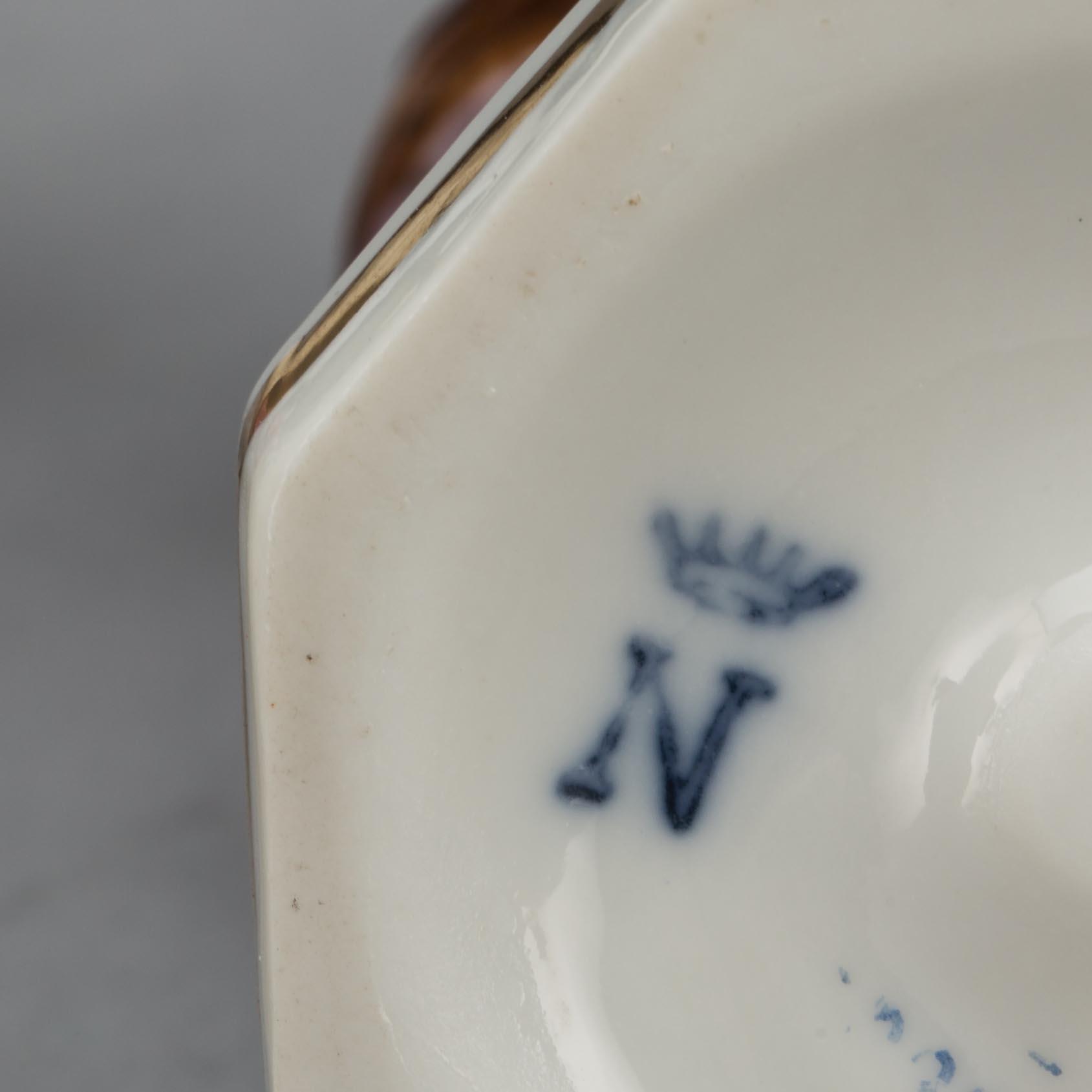 FIGURINER, 2 st, porslin, Neapelliknande märke, 1900-tal.