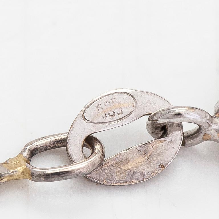 Kaulakoru, 14K valkokultaa, briljanttihiottuja timantteja yht. noin 1.37 ct. Suomalaiset tuontileimat 1988.