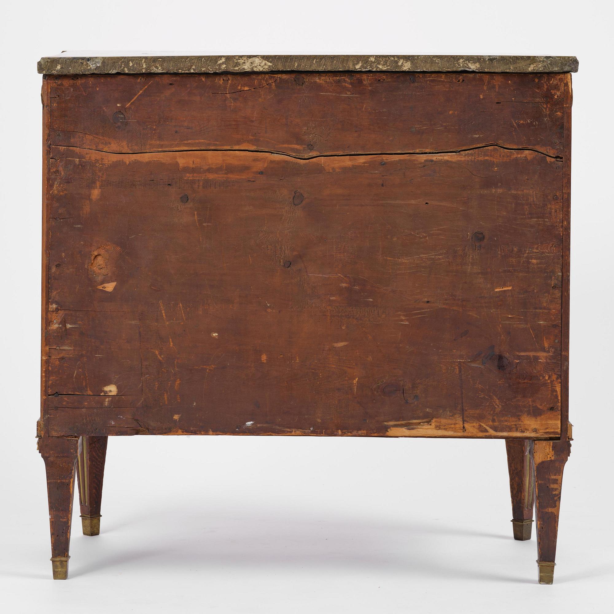 A late Gustavian mahogny commode.
