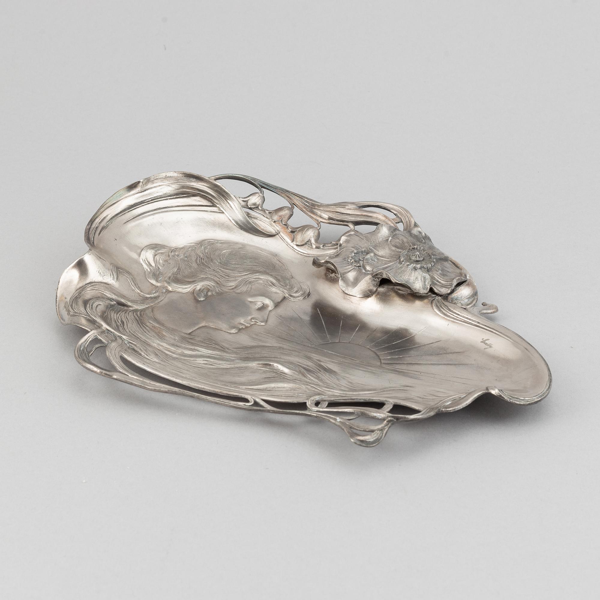 Württembergische Metallwarenfabrik, an Art Nouveau tray, early 20th Century.