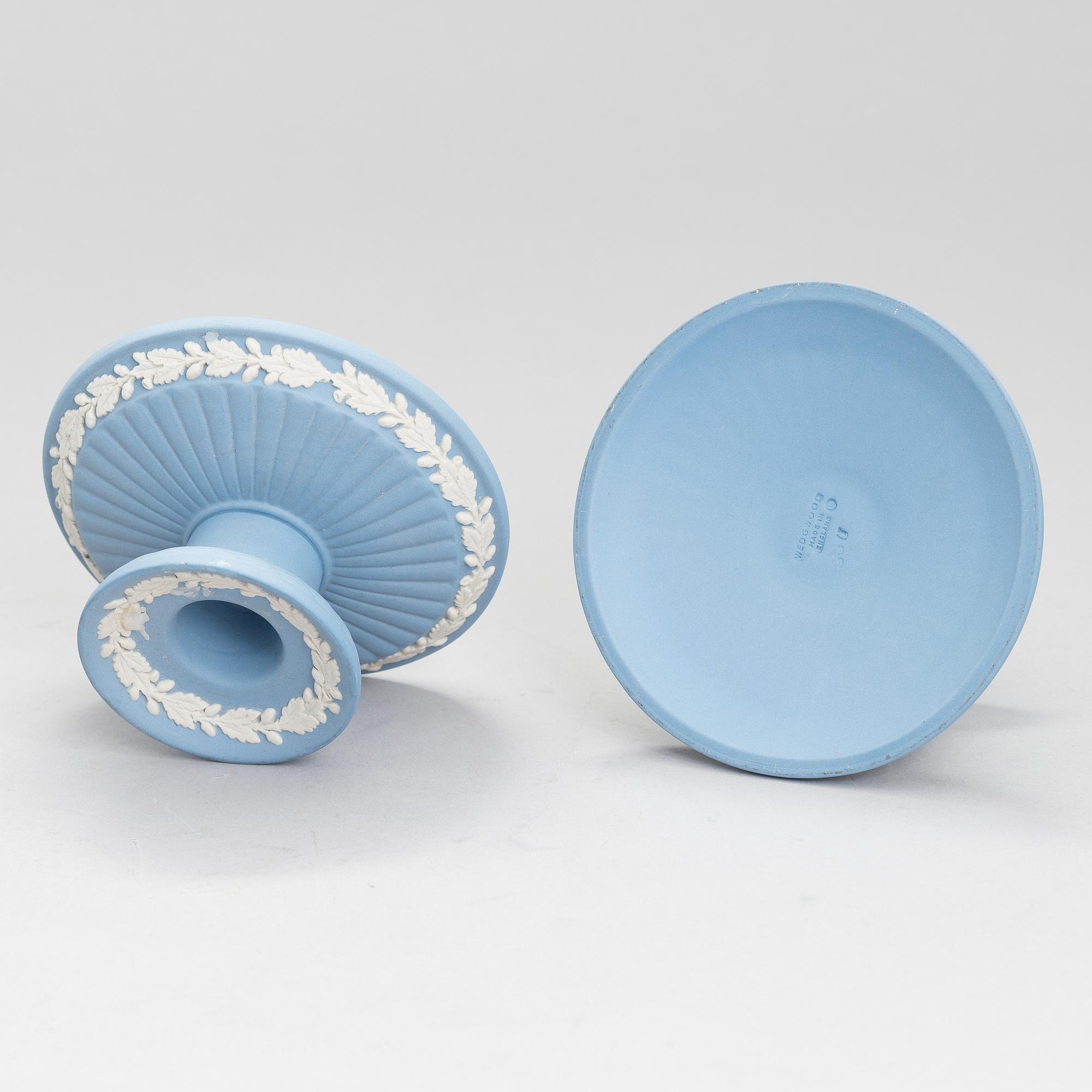 WEDGWOOD, Jasperware, 30 delar, England 1900-talets andra hälft.