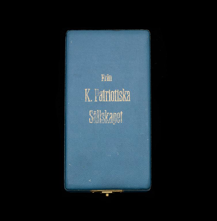 MEDALJ, silver. Gustav V. 1947. Vikt ca 36 gram.