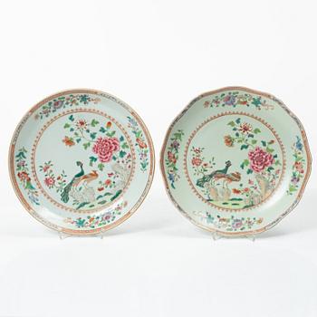 Två skålfat, kompaniporslin, Kina, Qingdynastin, Qianlong (1736-95).