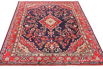 A carpet, Mahal, a. 320 x 217 cm.