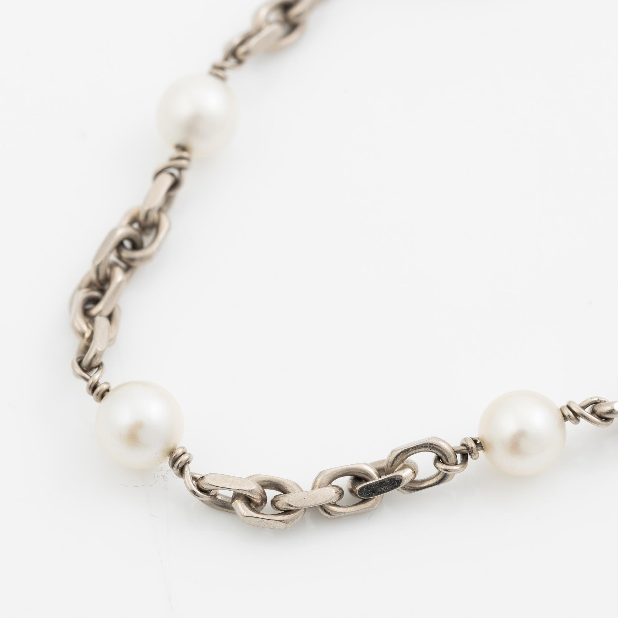 Armband 18K vitguld, ankarlänkar med sex stycken odlade pärlor, 1950-tal.