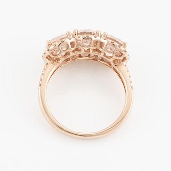 Ring with morganite and brilliant-cut diamonds.