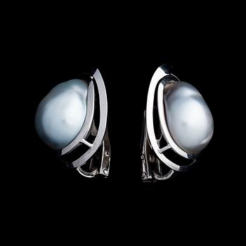 A PAIR OF EARRINGS, cultured pearls, white gold. T. Tillander, Helsinki.